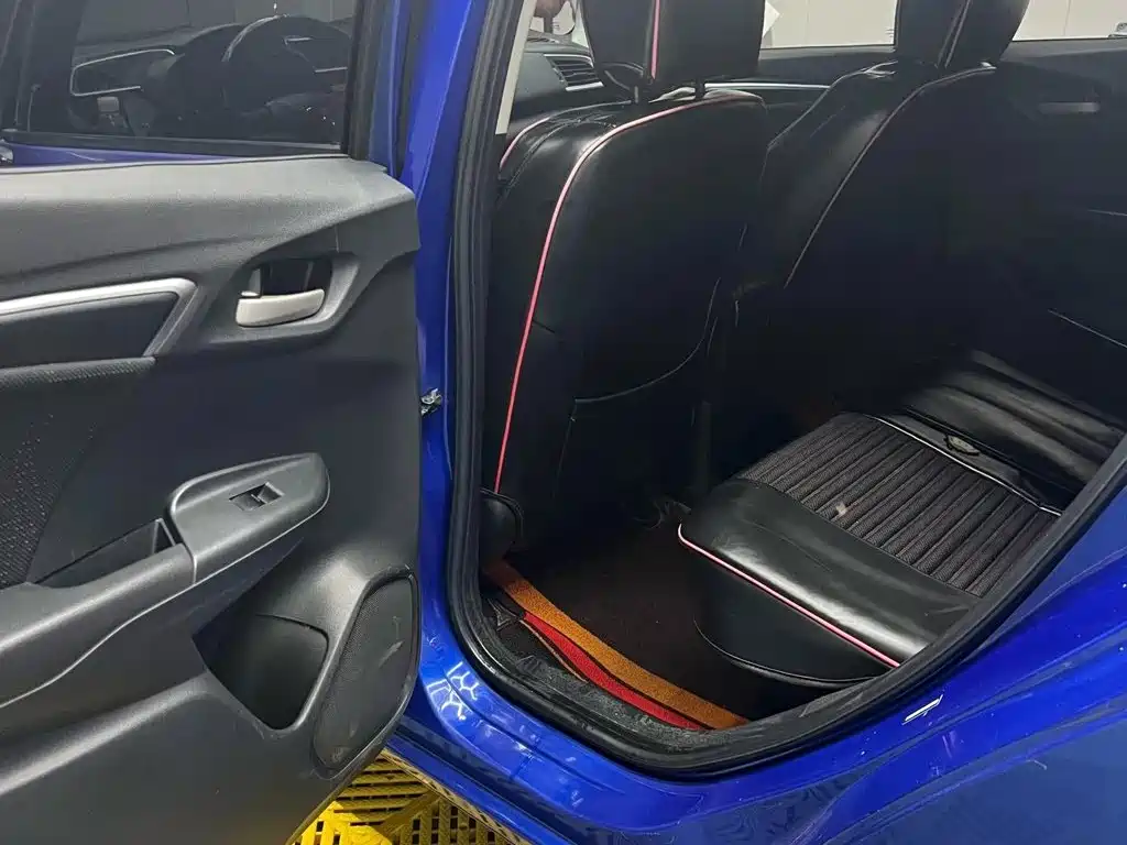 Photo 5 - Honda Fit