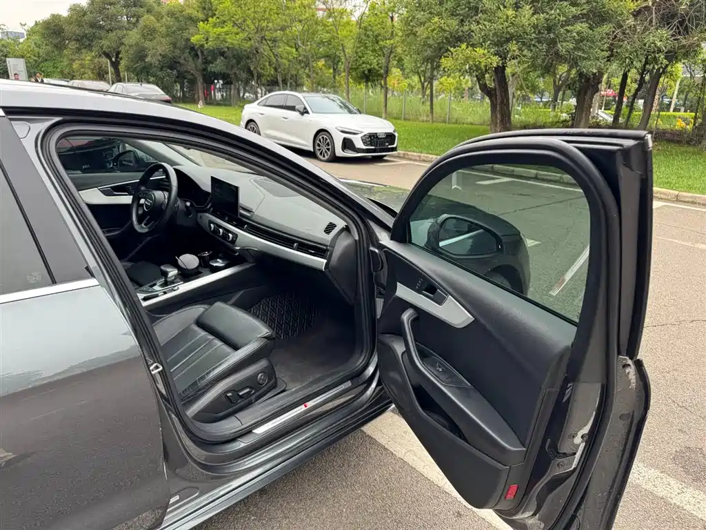 Фото 24 - Audi A4L