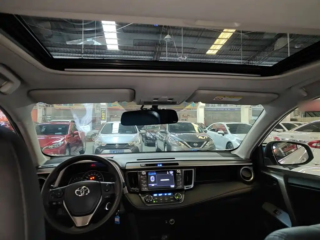 Toyota RAV4 Rongfang 2015 2.0L CVT 2WD Trend Edition фото 18