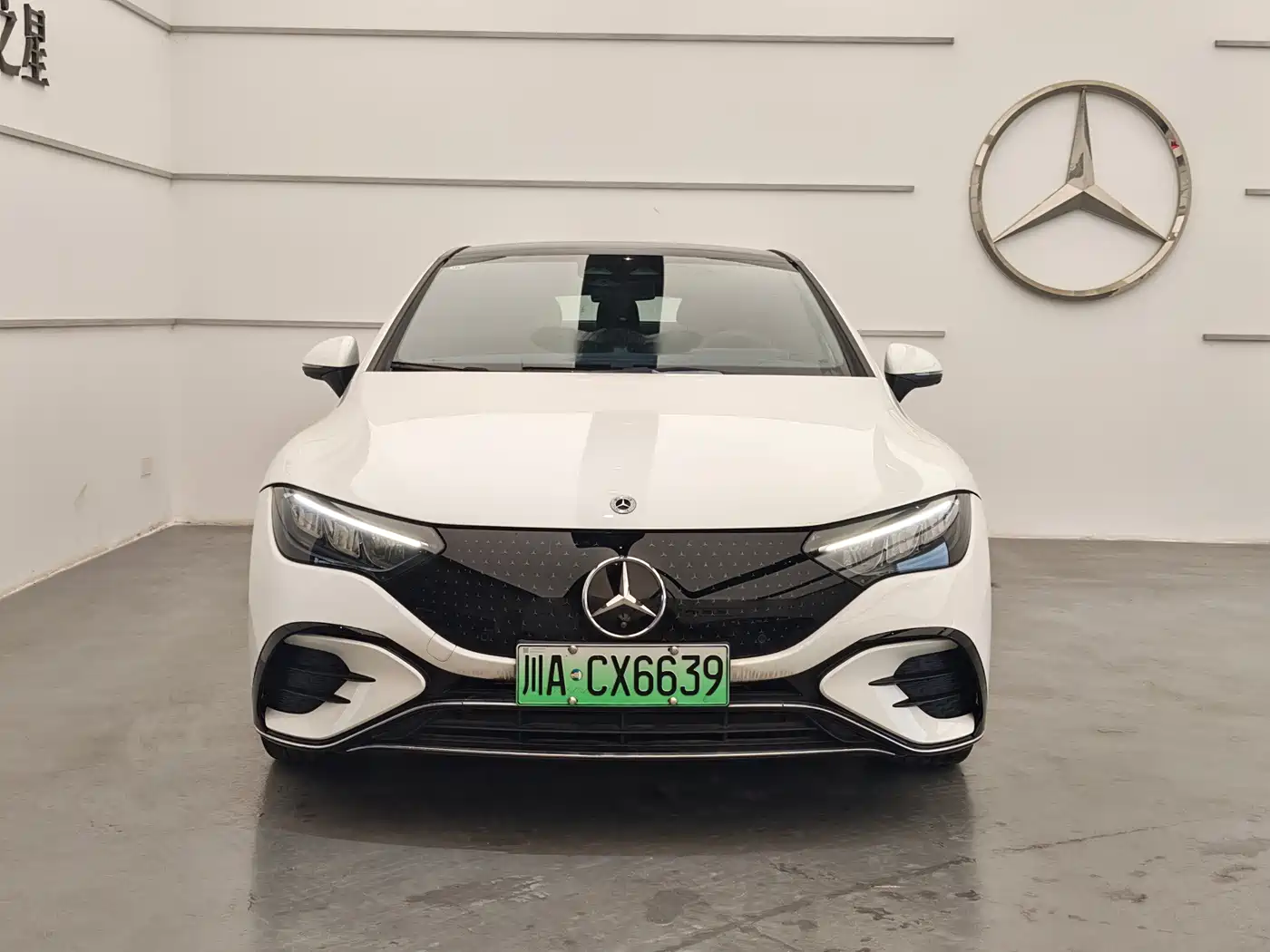 Mercedes-Benz EQE 2025 Model 500 4MATIC Luxury Edition фото 2