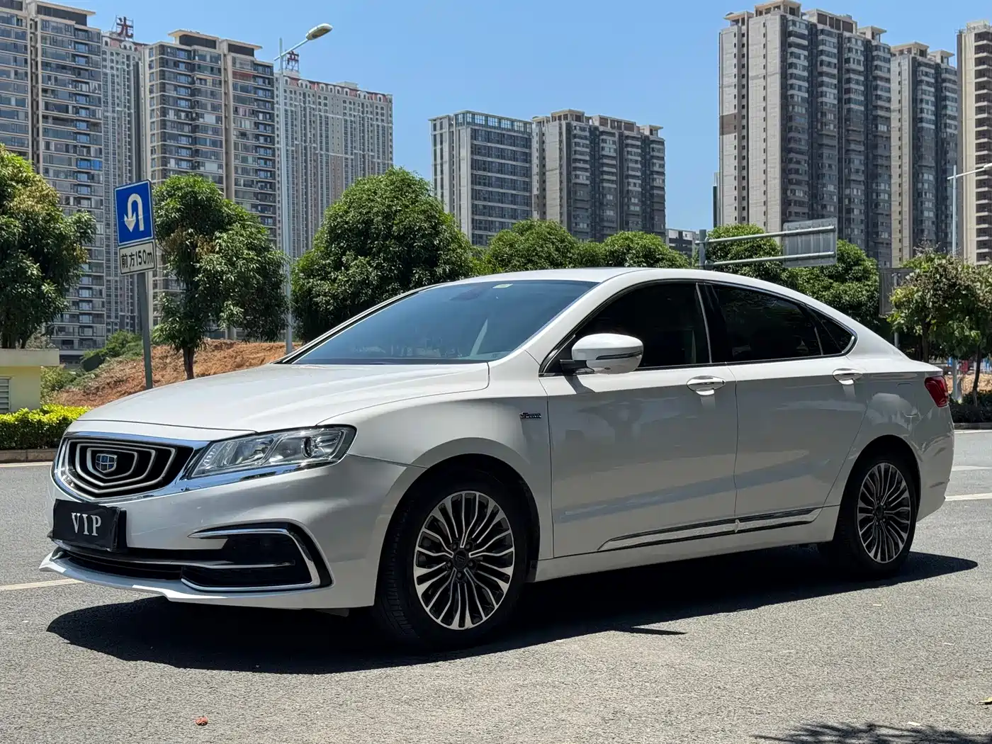Photo 1 - Geely Borui