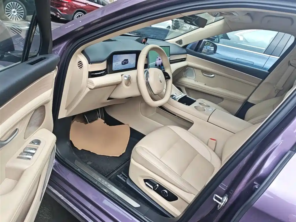 AITO Wenjie AITO M5 2025 Extended Range Ultra AWD фото 16