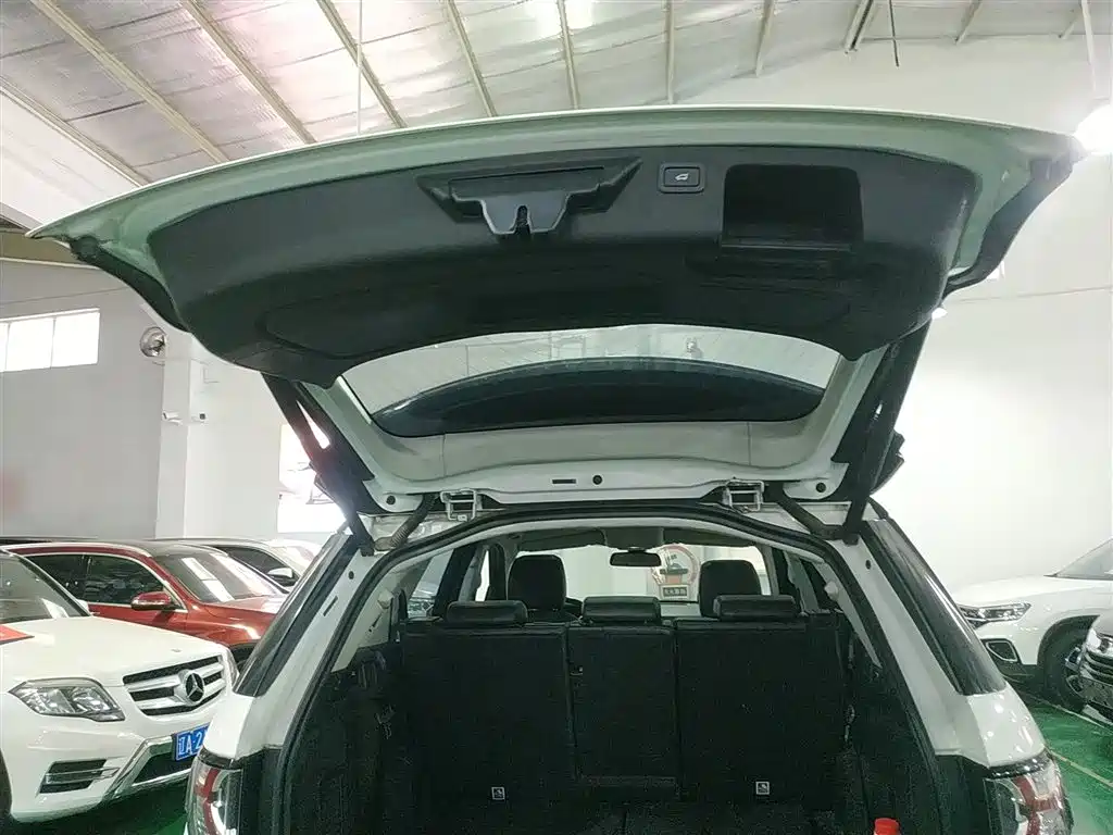 Land Rover Discovery Sport 2016 2.0T HSE фото 9