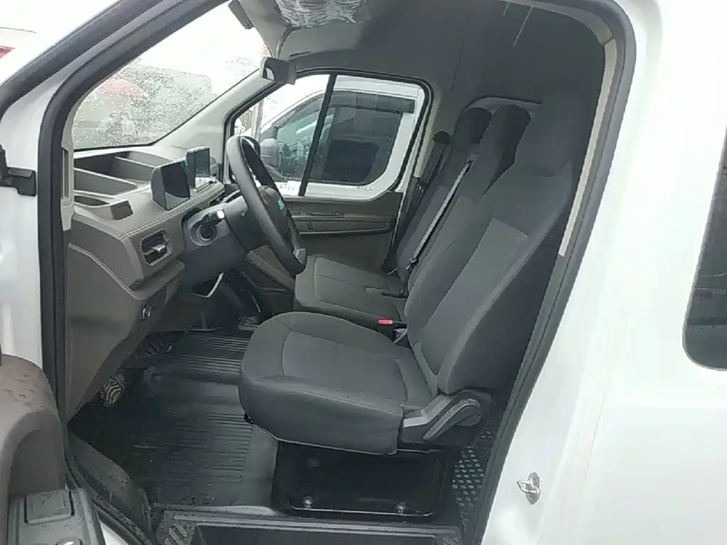 Jiangling E-Fushun 2025 2025 Clear Window Version 53.58kWh Medium Wheelbase Medium Roof