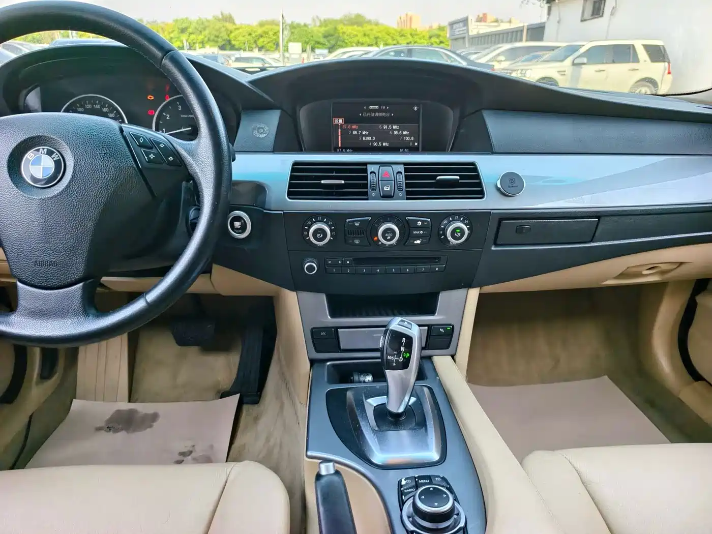 BMW 5 Series 2009 520Li Premium фото 11