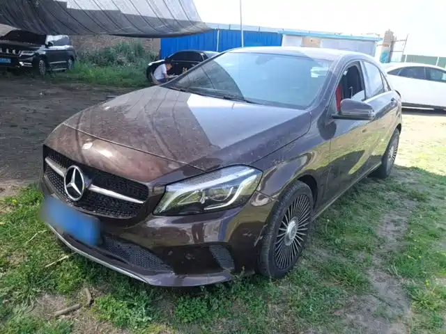 Mercedes-Benz Mercedes-Benz A-Class (Import) 2017 Facelift A 200 Dynamic