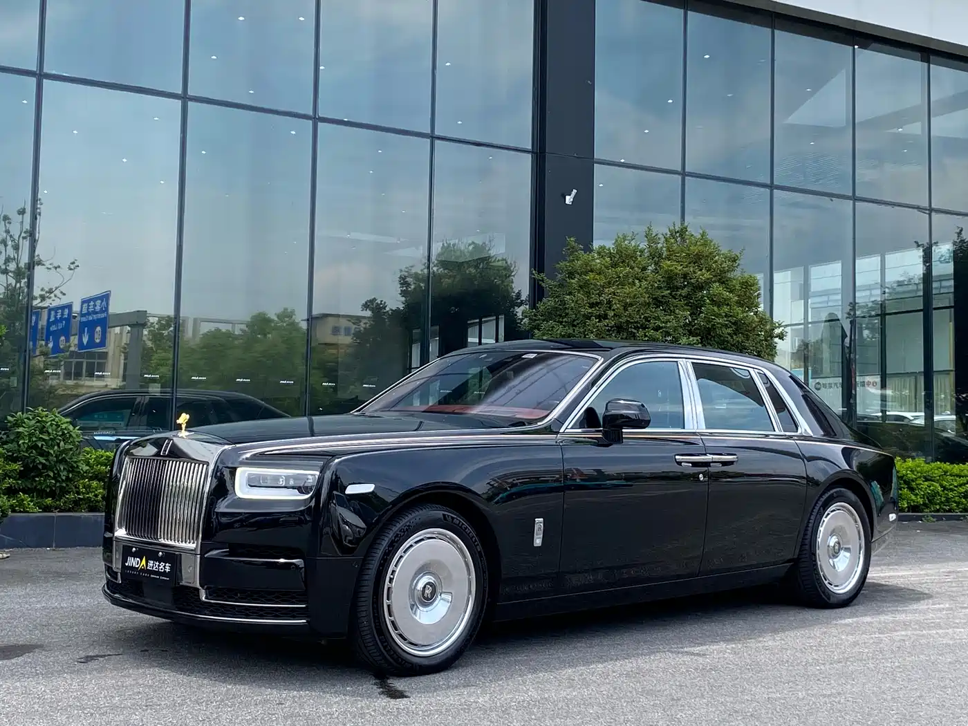 Rolls-Royce Phantom 2018 6.7T Standard Wheelbase Version