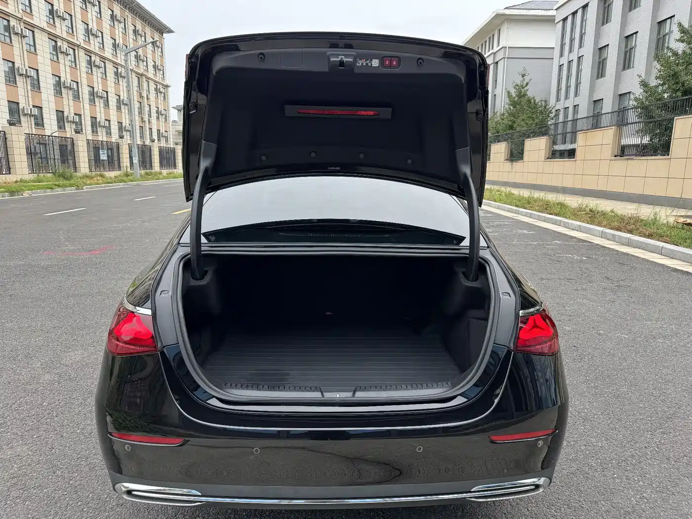 Mercedes-Benz E-Class 2024 Model E 300 L Luxury фото 26