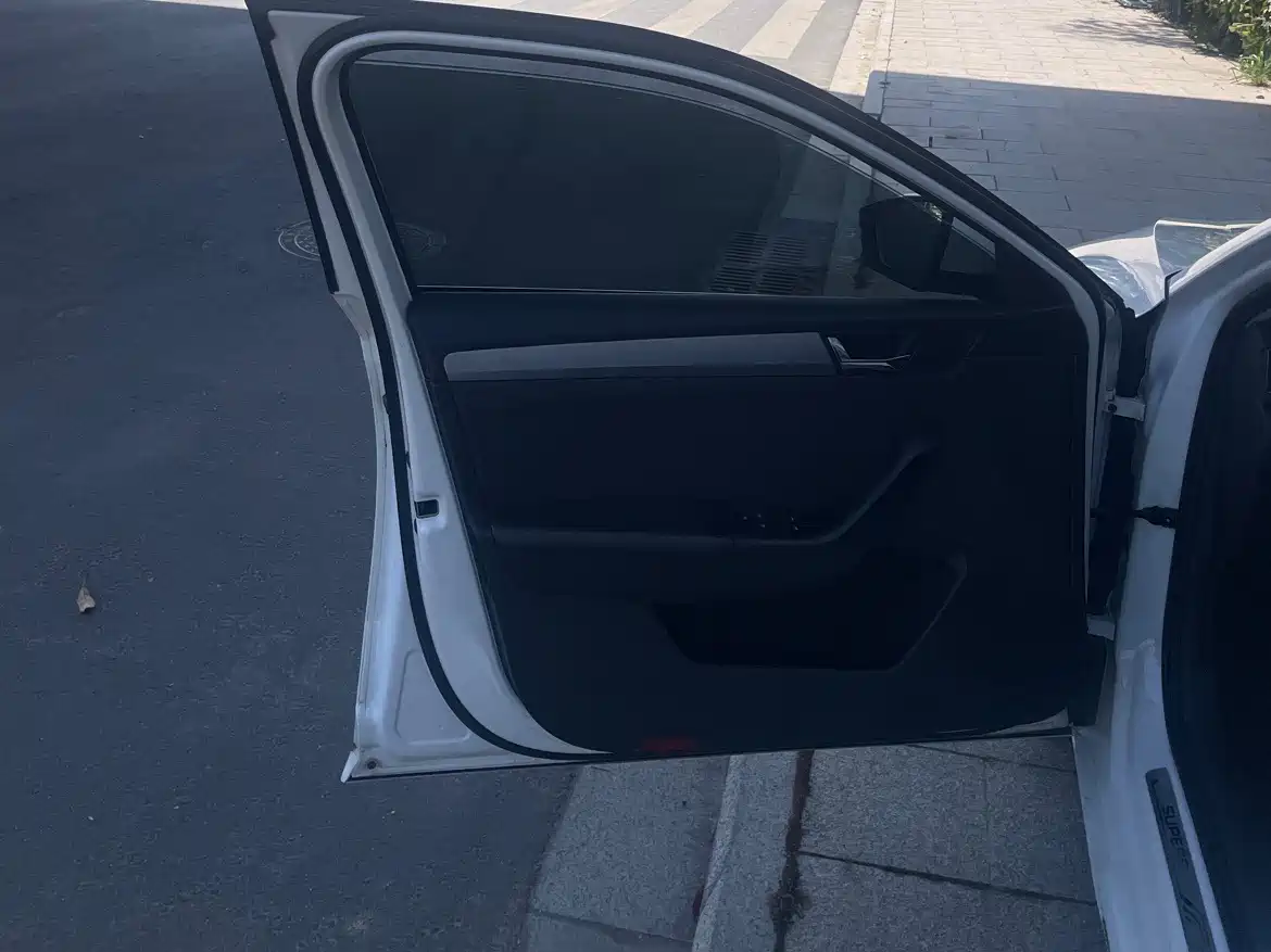 Škoda Superb 2018 TSI330 DSG Comfort Edition China V фото 8