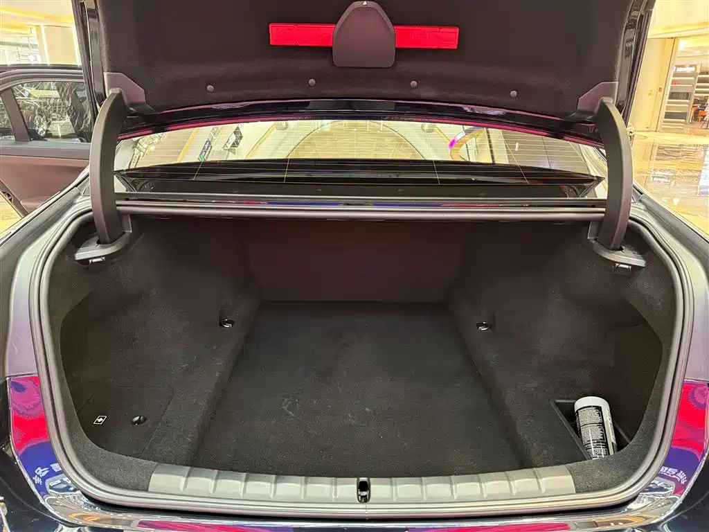 BMW 7 Series 2023 Model 735Li M Sport Package фото 2