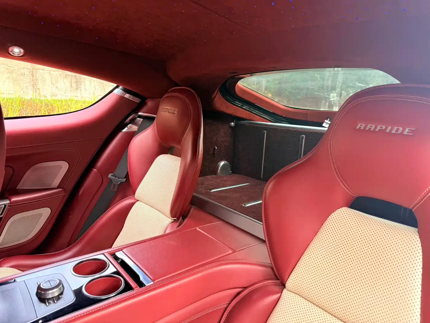 Aston Martin Rapide 2010 6.0L фото 21