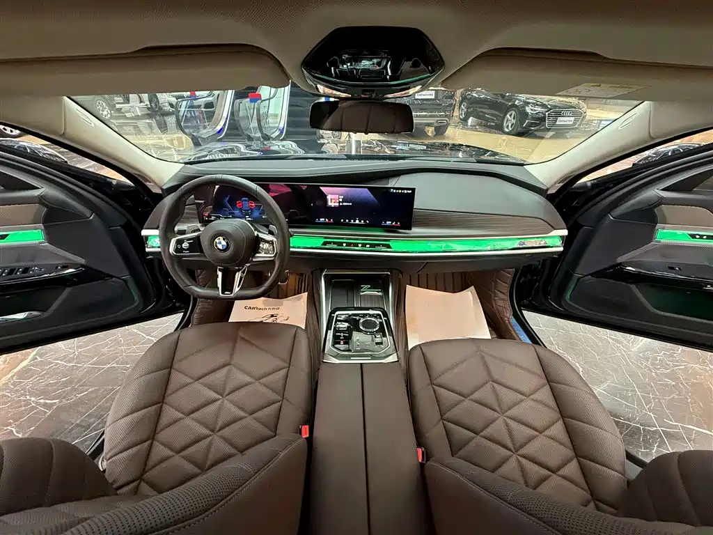 BMW 7 Series 2023 Model 735Li M Sport Package фото 9