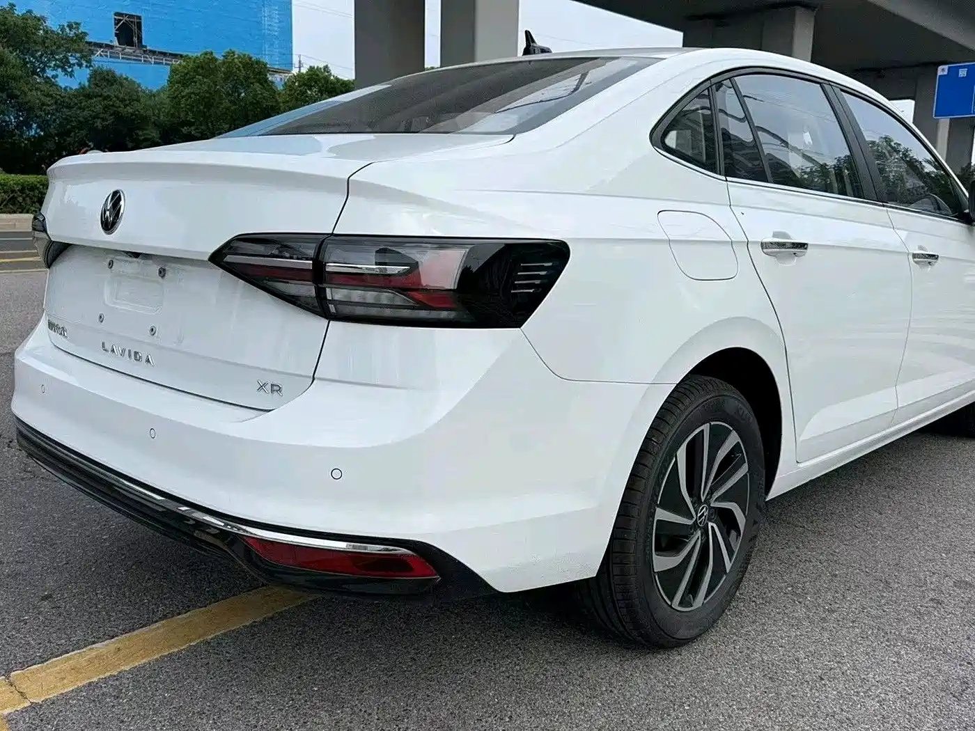 Volkswagen Lavida 2023 New Sharp 1.5L Auto Premium Edition фото 7