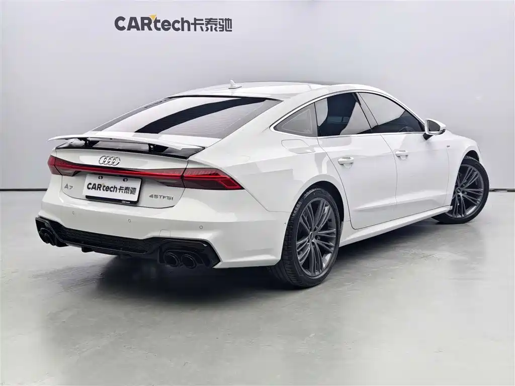 Audi A7 2023 Model 45 TFSI Premium Selection Edition фото 3