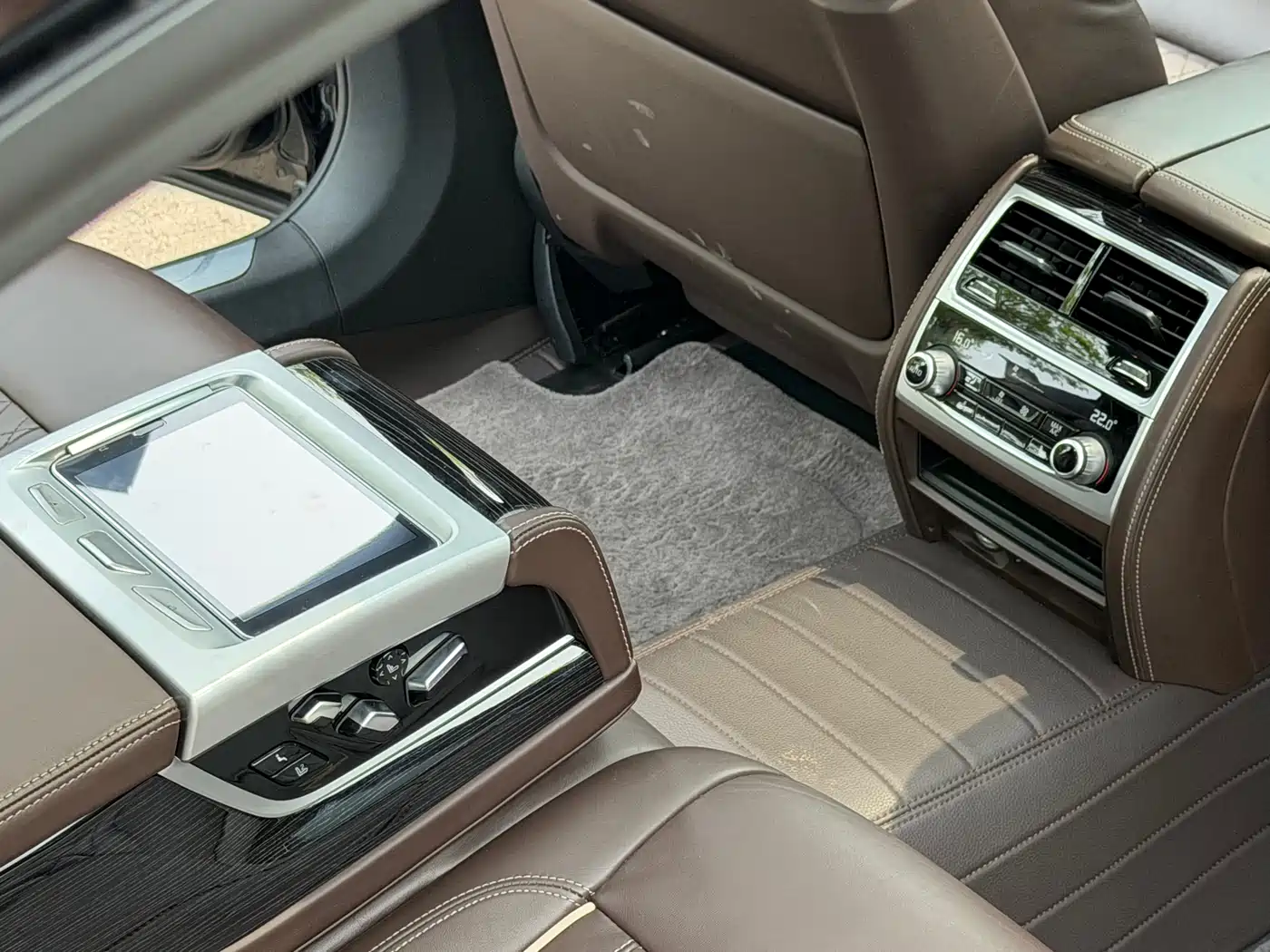 BMW 7-SERIES