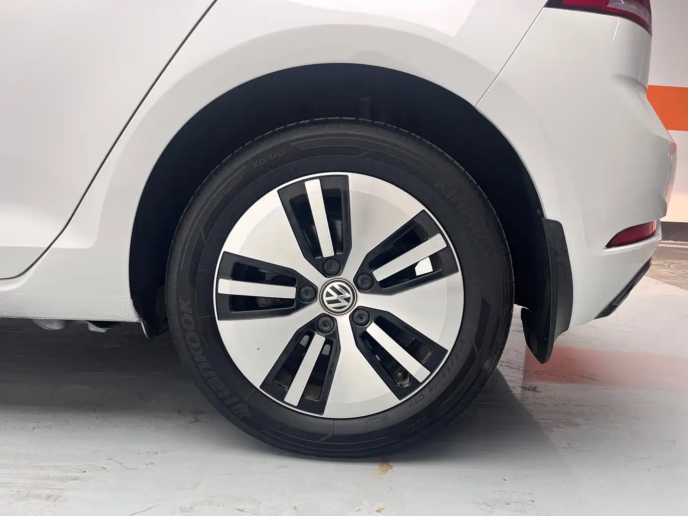 VOLKSWAGEN GOLF*PURE ELECTRICITY