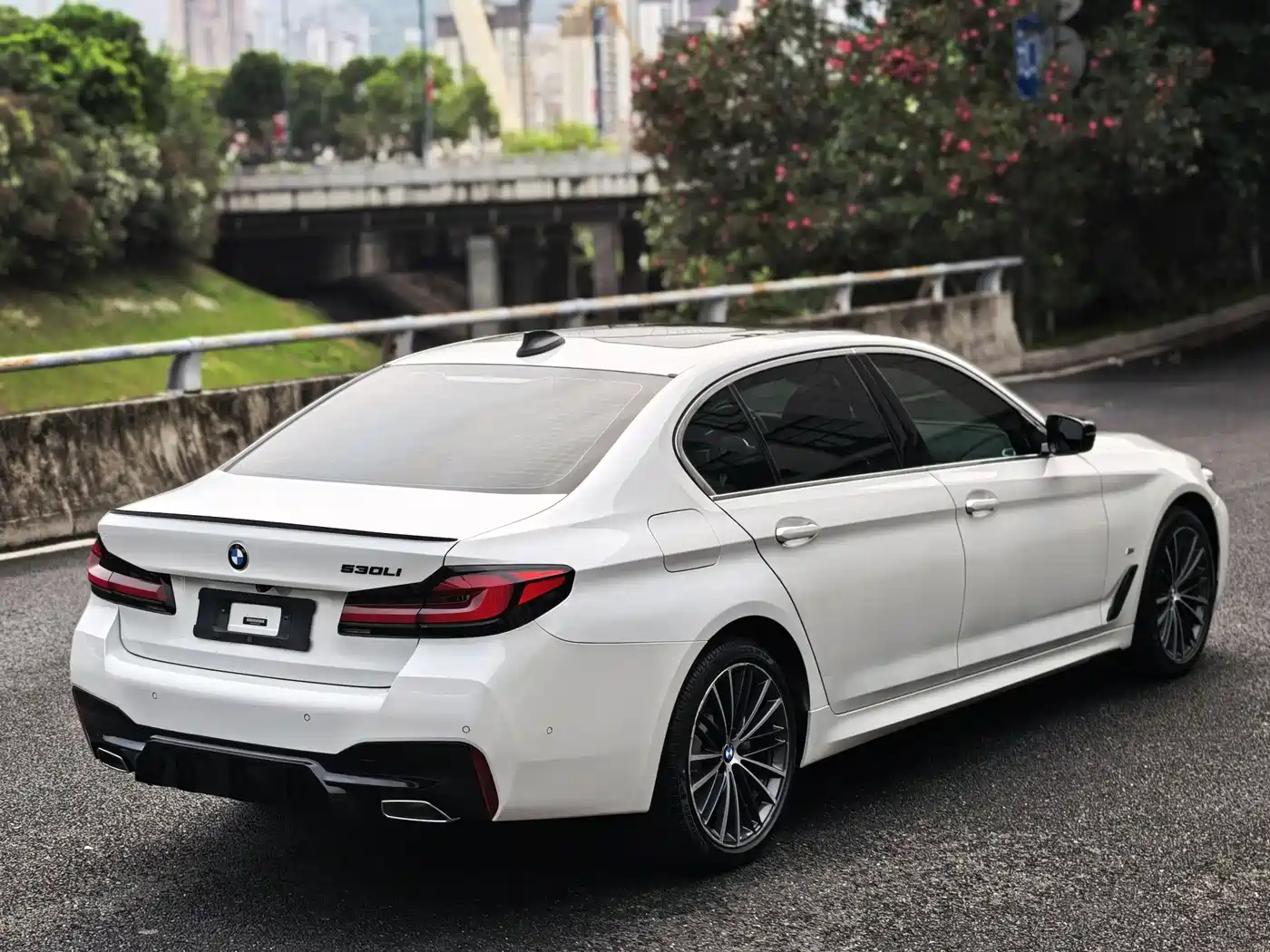 BMW 5-SERIES