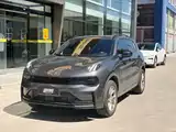 Фото 1 - Lynk & Co 01