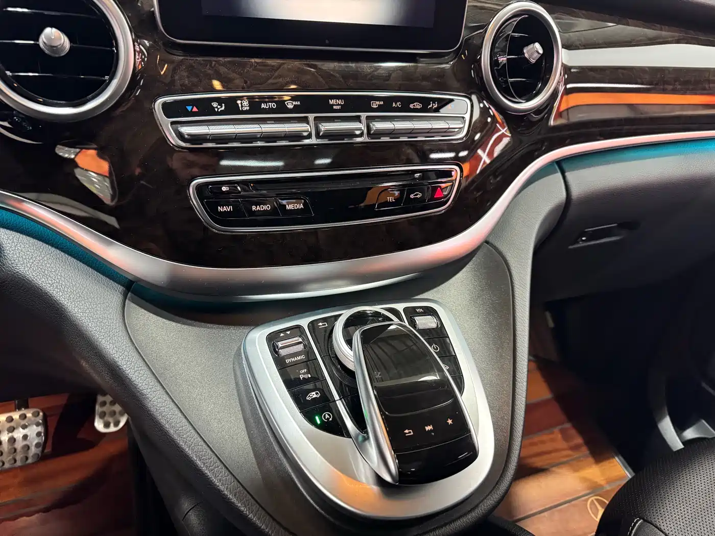 Mercedes-Benz V-Class 2017 Model V 260 L Ultimate Collection Edition фото 11