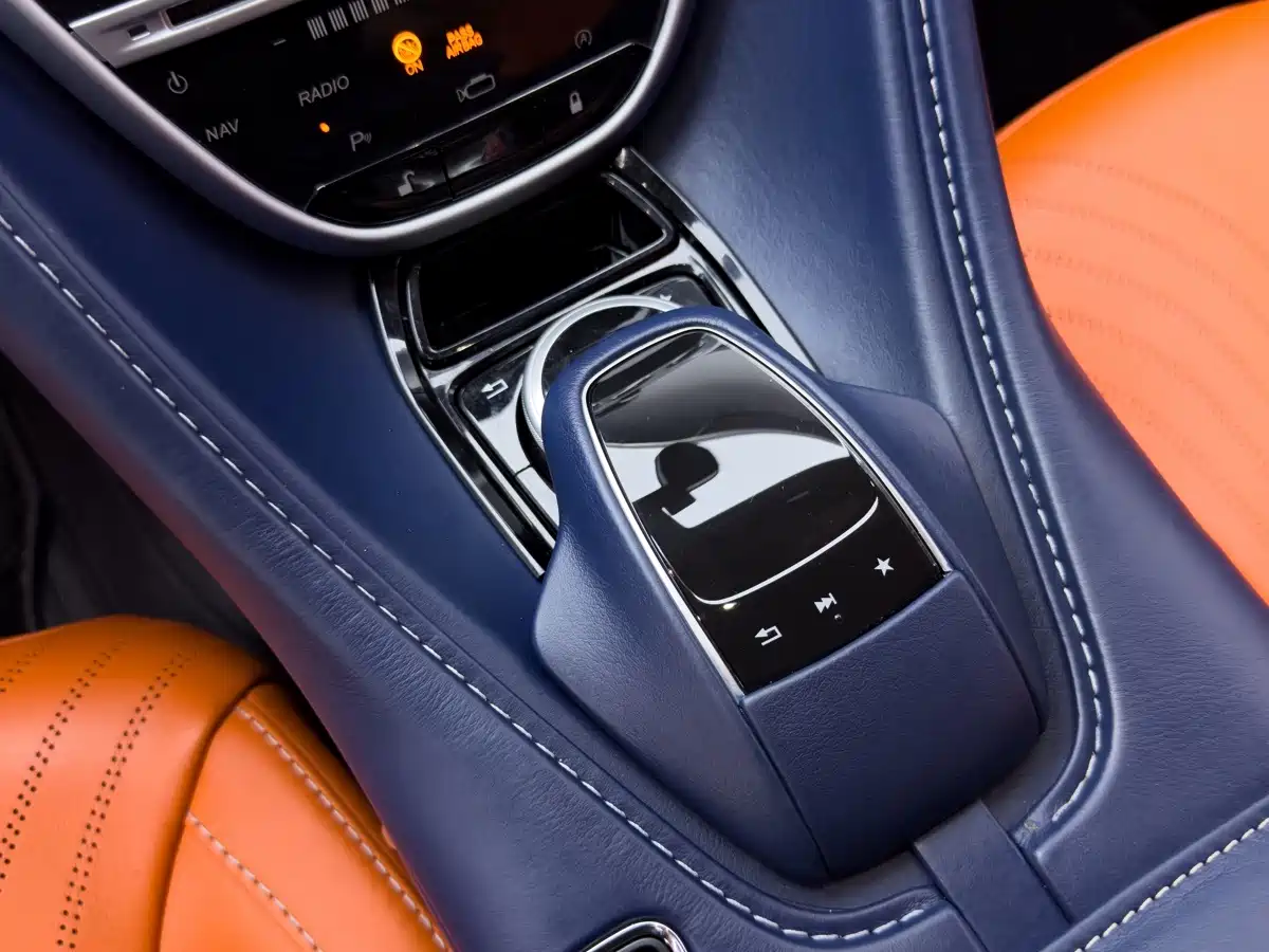 Фото 21 - Aston Martin DB11