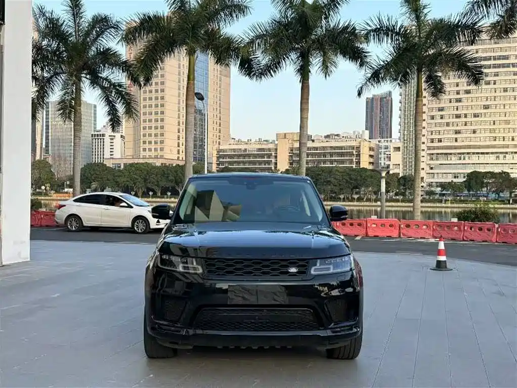 Land Rover Range Rover Sport 2021 3.0 L6 Gloss Black Edition фото 3