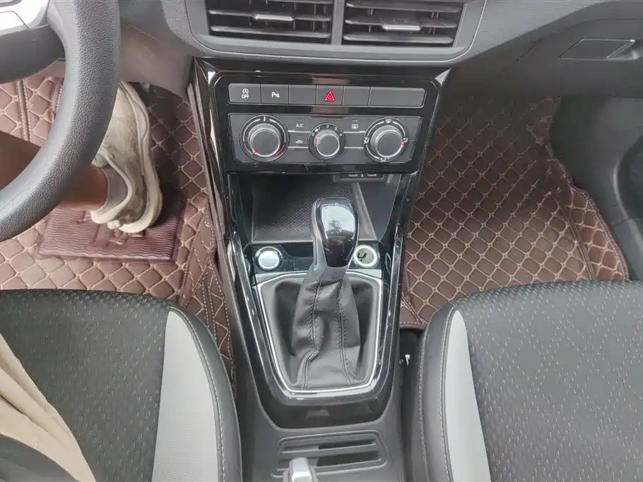 Volkswagen Tanying 2021 1.5L Automatic Smart Connect Edition фото 16