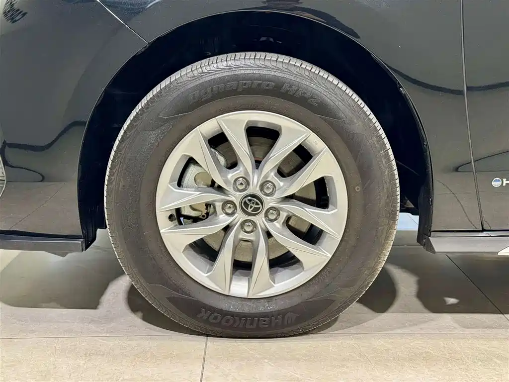 Toyota Granvia 2024 2.5L Hybrid Comfort фото 10