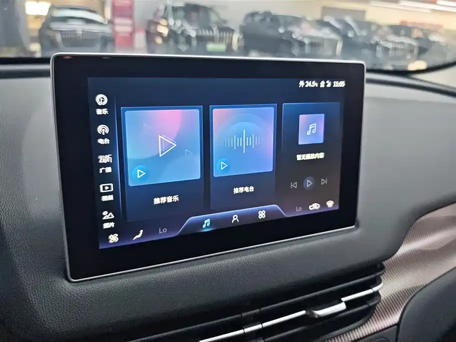 Hongqi E-QM5 2023 Facelift Basic Travel Edition фото 13
