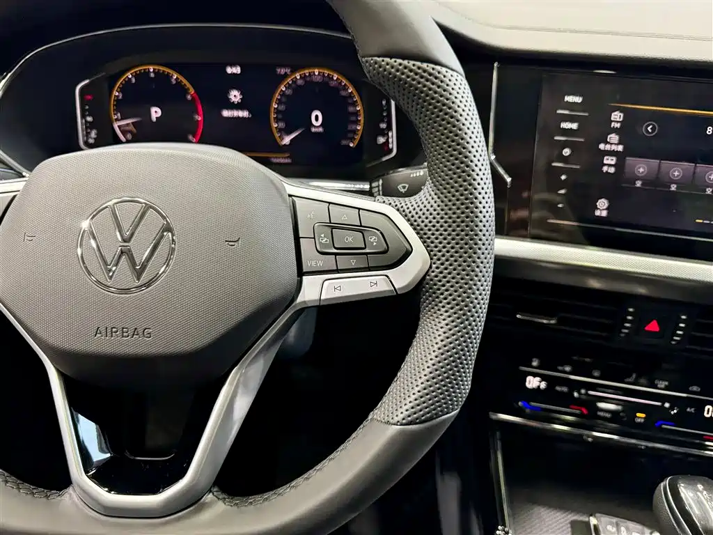 Volkswagen Passat 2024 380TSI Dragon Soaring Edition фото 24