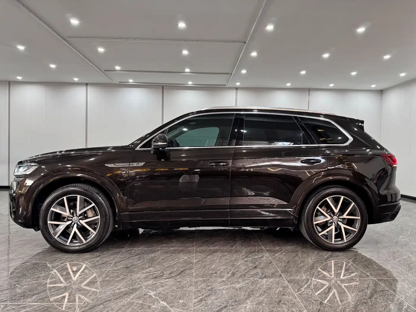 Volkswagen Touareg 2019 3.0TSI Sharp Edge Edition China VI фото 8
