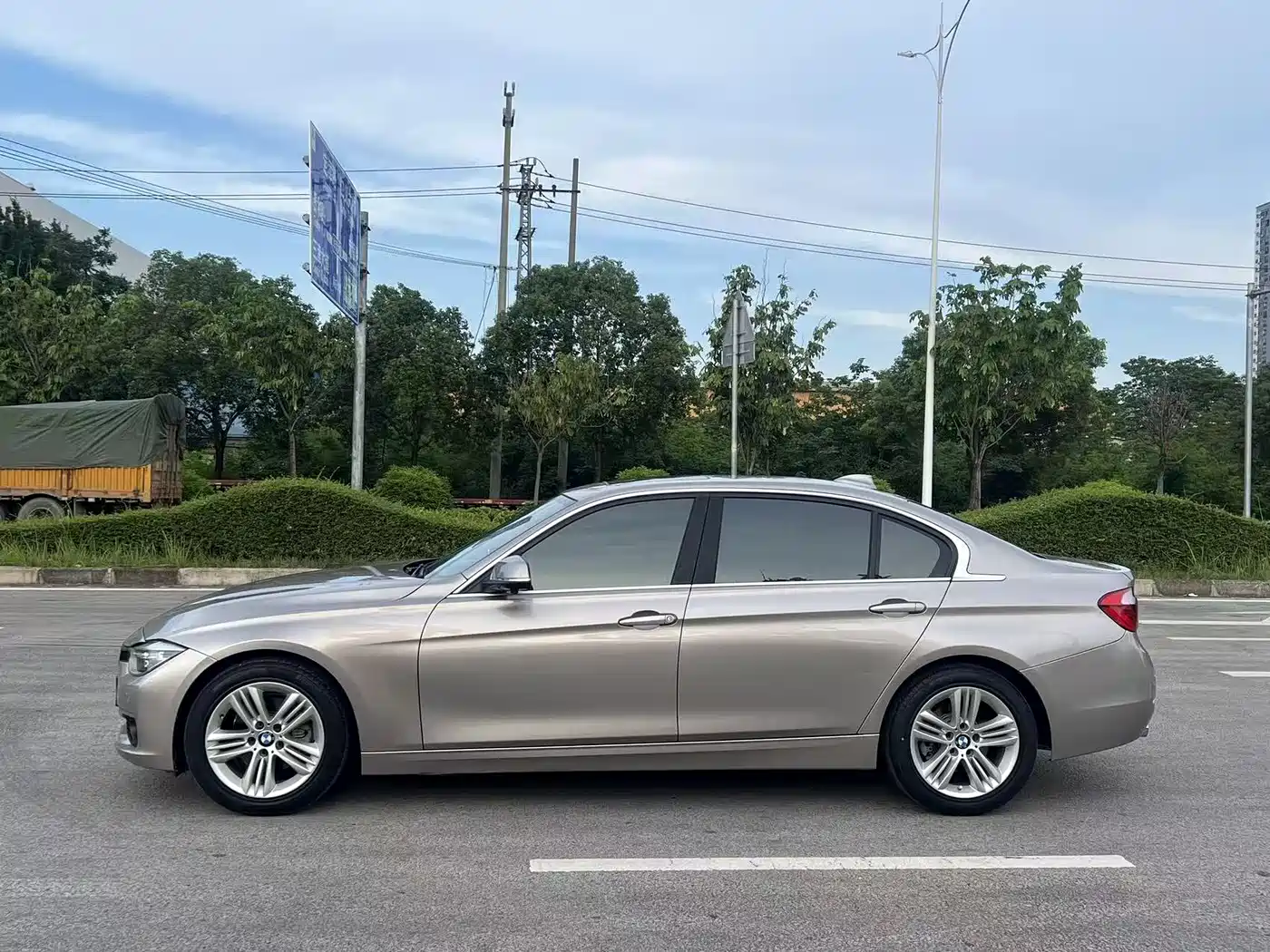 BMW 3 Series 2018 318Li фото 4