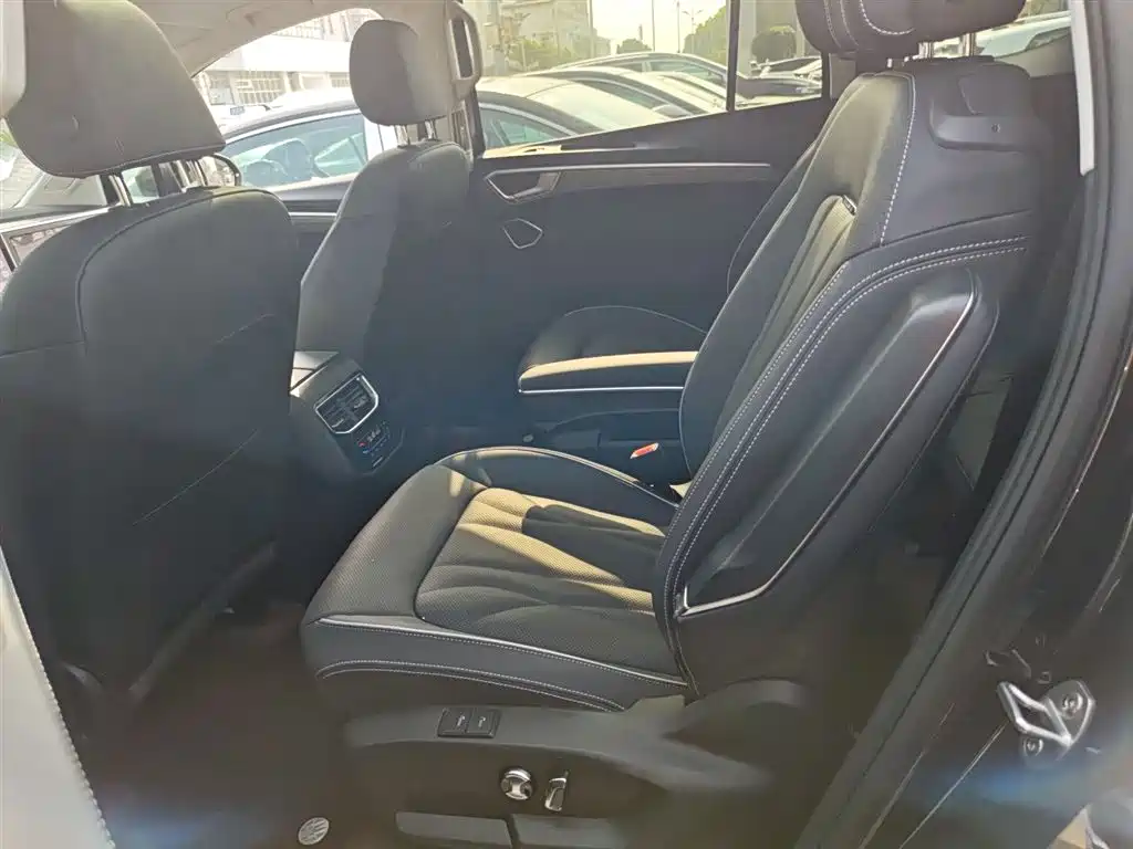 Volkswagen Talagon 2025 Model 450TSI AWD Premium 6-Seater фото 13