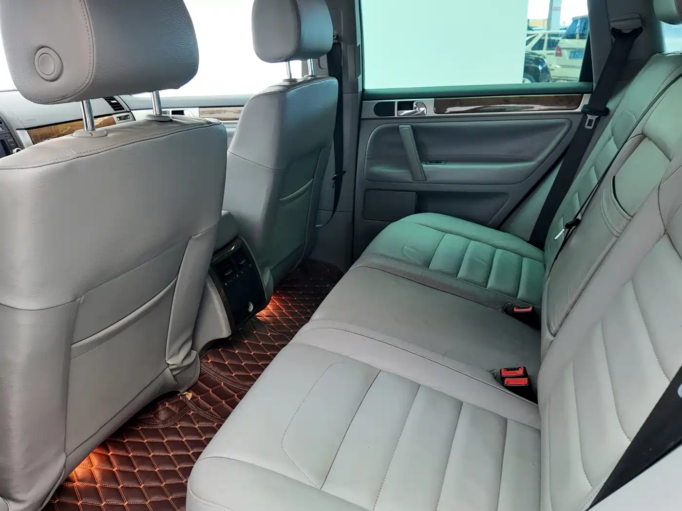 Volkswagen Touareg 2010 3.6 Limited Comfort Edition фото 10