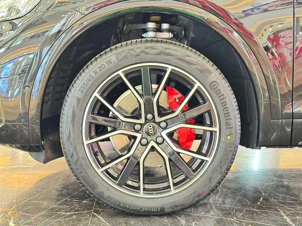 Audi Q5L 2025 45th Anniversary Edition 45 TFSI Luxury Sport фото 8