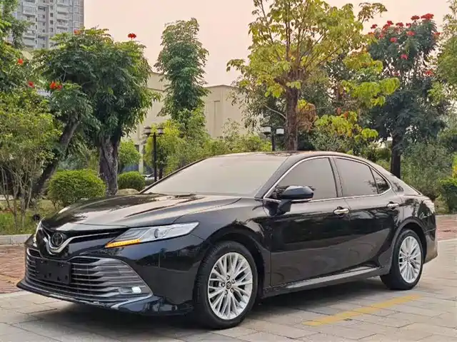 TOYOTA CAMRY