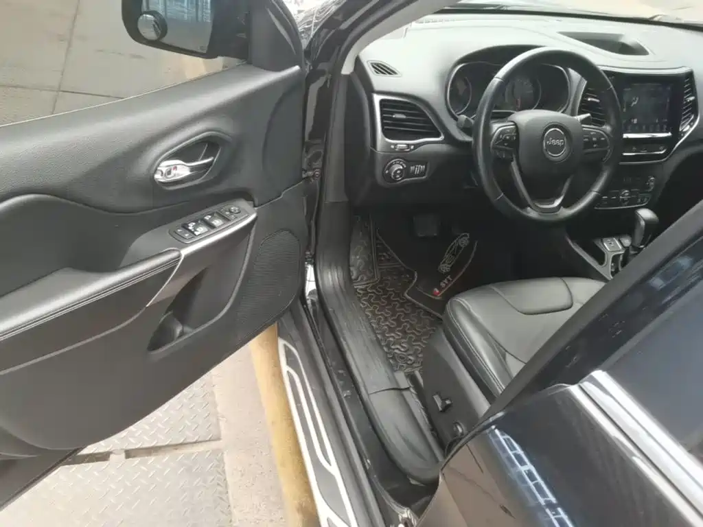 Jeep Cherokee 2019 2019 2.0T 2WD Smart Edition China V