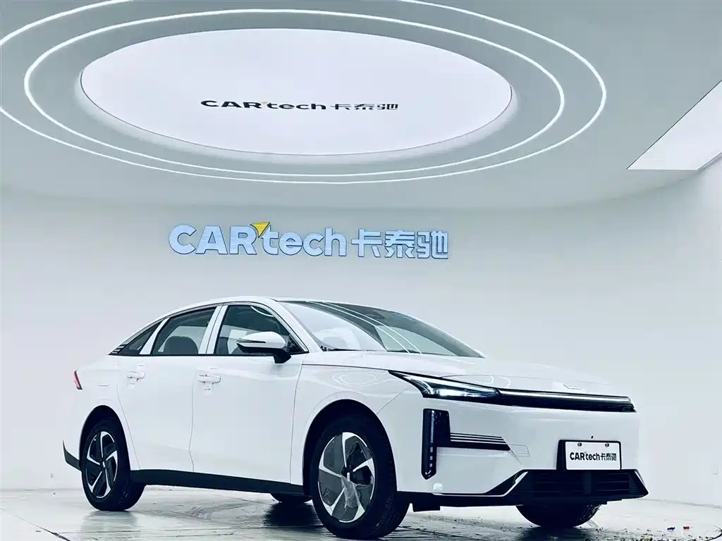 Geely Galaxy Galaxy L6 2025 EM-i 140km Explorer+ Edition фото 2
