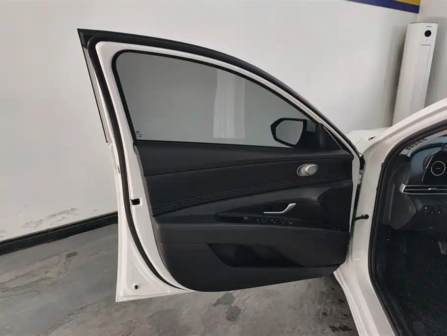 Hyundai Elantra 2023 1.5L CVT GLX Elite Edition фото 7