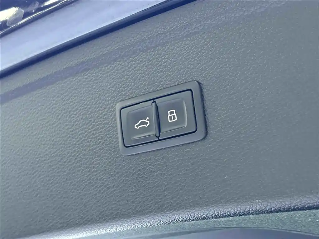 Audi Q5L 2024 Model 40 TFSI Luxury Dynamic фото 22
