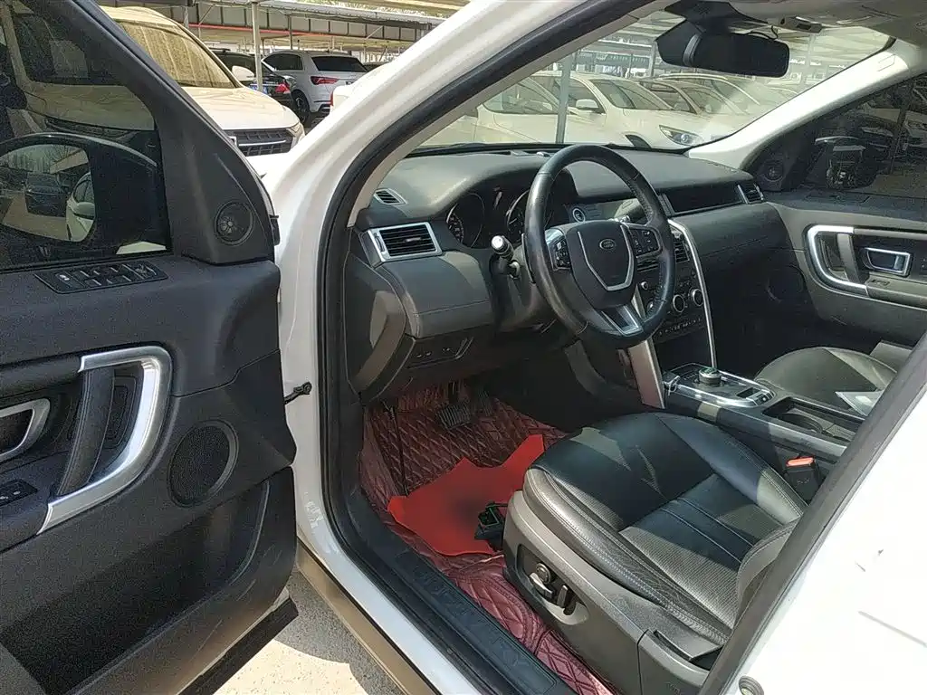 Land Rover Discovery Sport 2018 240PS HSE Edition фото 16