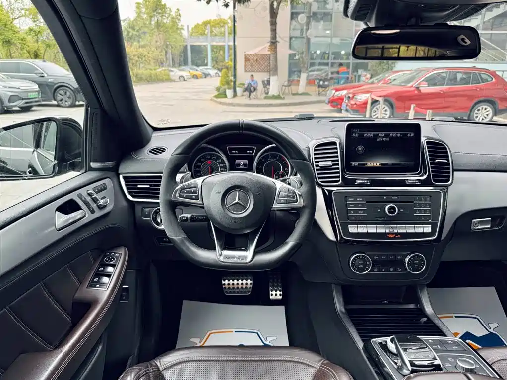 Mercedes-Benz GLE AMG 2015 AMG GLE 63 4MATIC фото 16