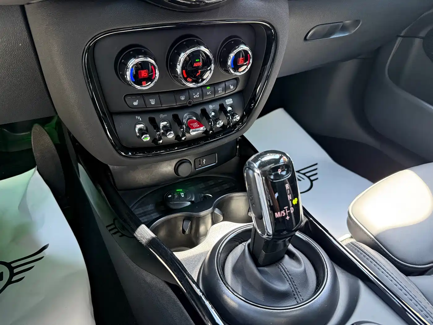 MINI CLUBMAN 2023 2023 2.0T COOPER S Connoisseur