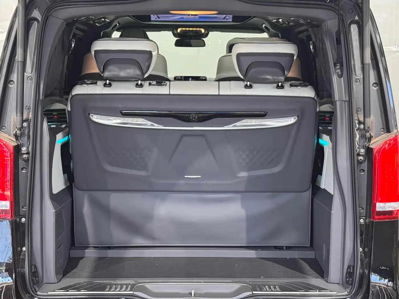 Mercedes-Benz V-Class 2022 V 260 L Long Wheelbase Luxury Edition фото 27