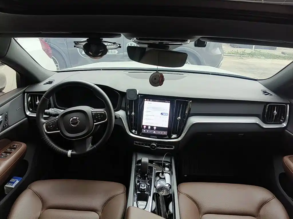 Фото 12 - Volvo S60