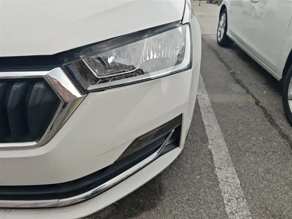 Škoda Skoda Rapid Spaceback 2020 1.5L Auto Comfort фото 18
