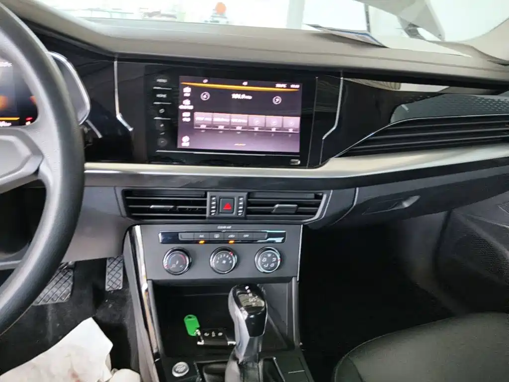 صورة 13 - Volkswagen Passat