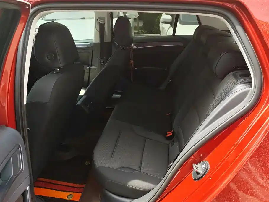 Volkswagen Golf 2017 230TSI Auto Comfort Millionth Anniversary Edition фото 11