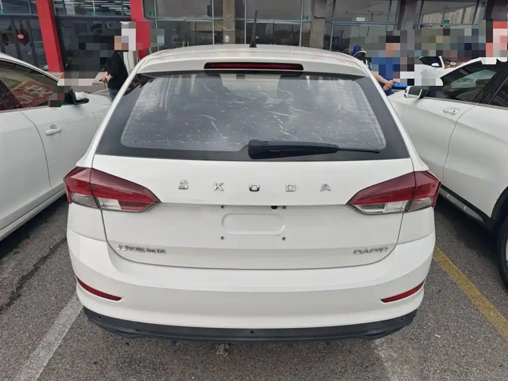 Škoda Skoda Rapid Spaceback 2020 1.5L Auto Comfort фото 4