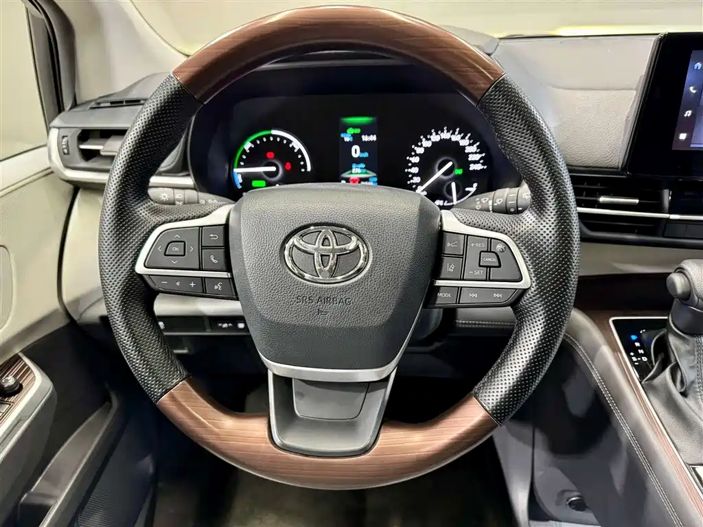 Toyota Granvia 2024 2.5L Hybrid Comfort фото 24
