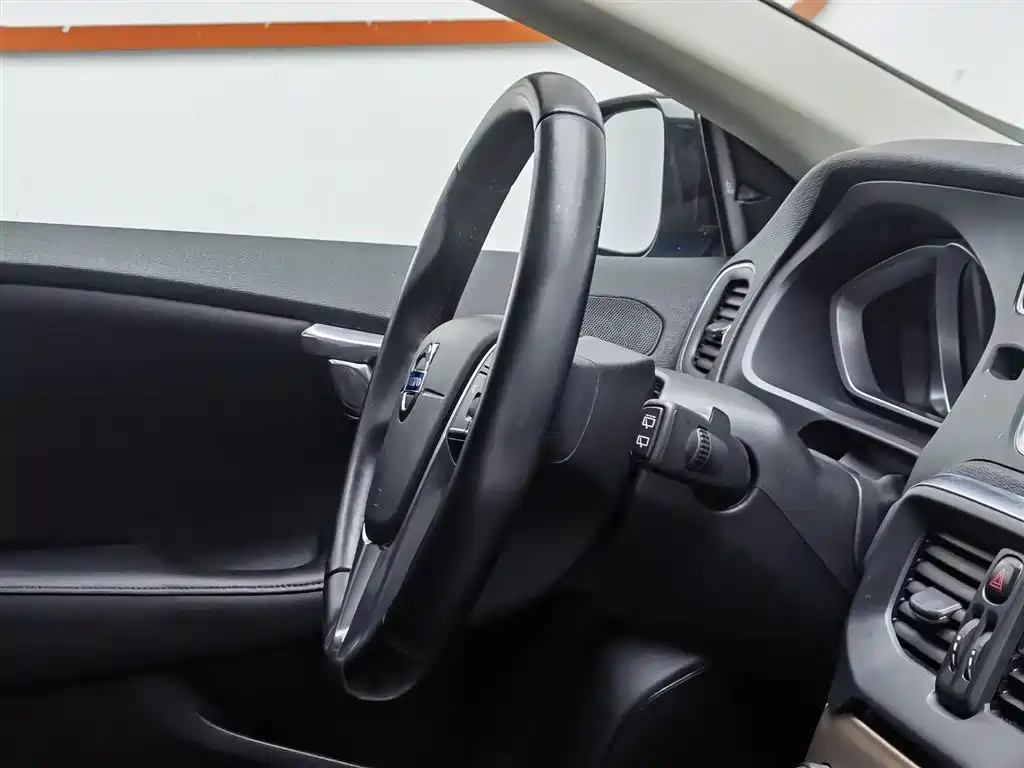 Фото 22 - Volvo V40